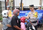 Hari-Pertama-Operasi-Patuh-Semeru-2025-Polres-Trenggalek-Bagi---bagi-Helm-Gratis