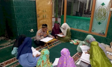 Kanit-Binmas-Polsek-Krembung-Gelar-Tadarus-Al-Qur'an-Bersama-Remaja