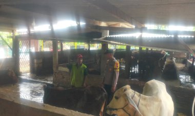 Bhabinkamtibmas-Pertapan-Maduretno-Sambangi-Warga-Peternak-Sapi-untuk-Dukung-Ketahanan-Pangan