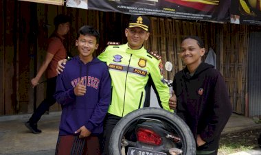 Polres-Ponorogo-Respon-Cepat-Bantu-Pemudik-yang-Mengalami-Kendala-di-Jalan