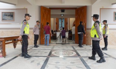 Amankan-Ibadah-Paskah,-Polres-Bangkalan-Siagakan-Personel-di-Sejumlah-Gereja