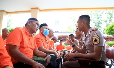 Taruna-Akademi-Kepolisian-Gelar-Bakti-Sosial-di-Rumah-Perlindungan-Lansia
