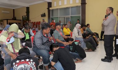 Kapolres-Lamongan-Lakukan-Pendekatan-Humanis-Tangani-Aksi-Pemuda-Konvoi-di-Jalan