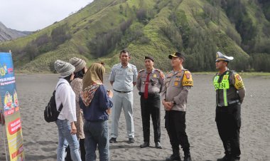 Polres-Probolinggo-Tingkatkan-Patroli-dan-Pengamanan-di-Gunung-Bromo-saat-Libur-Idul-Adha-2025