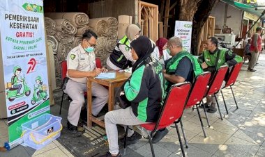 Biddokkes-Polda-Jatim-Gelar-Bakti-Kesehatan-Berkah-Bagi-Ribuan-Ojol-di-Hari-Bhayangkara-ke-79