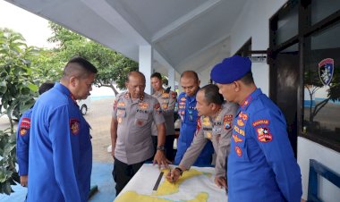Kapolda-Jatim-Ikut-Turun-Cari-Korban-KMP-Tunu-Pratama-yang-Tenggelam-di-Selat-Bali
