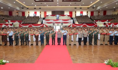 Beri-Pembekalan-Kepada-2.000-Capaja,-Kapolri:-Sinergitas-Modal-Hadapi-Tantangan