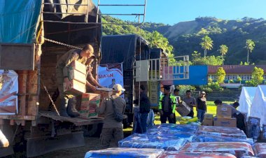 Polri-Salurkan-Puluhan-Ribu-Bantuan-Logistik-untuk-Korban-Bencana-Alam-di-Sumatera-Barat