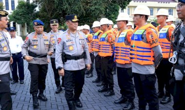 Polri-Apelkan-Pasukan-dan-Kendaraan-Lintas-Ganti-untuk-Tanggap-Bencana-di-Aceh,-Sumut,-dan-Sumbar