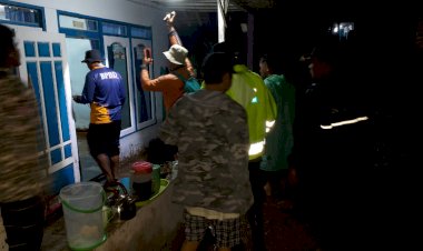 Polres-Probolinggo-Gerak-Cepat-Bantu-Warga-Terdampak-Banjir-di-Tiris