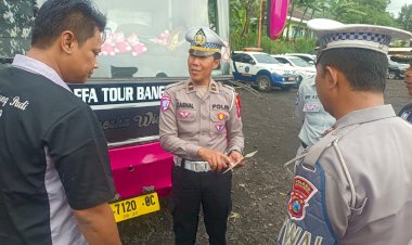 Polres-Probolinggo-Gelar-Ramp-Check-Gabungan-Angkutan-Pariwisata-Nataru-2025–2026