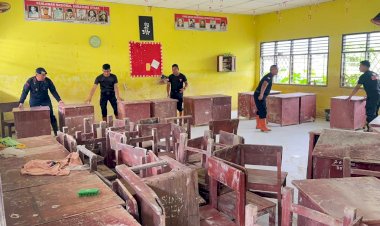 Polri-Peduli-Pendidikan-Pulihkan-Fasilitas-Pendidikan-di-SMA-Negeri-1-Tanjung-Pura-Pasca-banjir