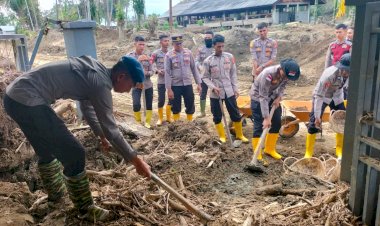 Polri-dan-Warga-bergandengan-Tangan,-Polindes-Meunasah-Mancang-Bangkit-dari-Lumpur-Banjir
