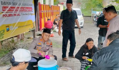 Dapur-Berkah-Ramadan-Polsek-Pakal:-600-Porsi-Buka-Puasa-untuk-Warga-di-Surabaya