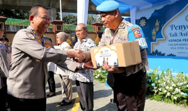 Jelang-Lebaran,-Kapolri-Salurkan-Tali-Asih-dan-Sembako-kepada-Personel-Polri