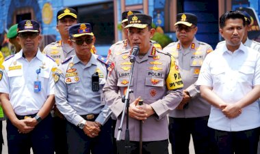 Tinjau-Terminal-Purabaya,-Kapolri-ke-Sopir-Bus-Hati-Hati-dan-Jaga-Keselamatan-Pemudik
