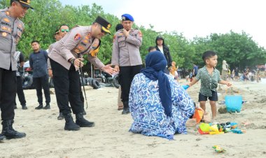 Kapolres-Gresik-Tinjau-Pantai-Dalegan-Pastikan-Keamanan-Wisatawan