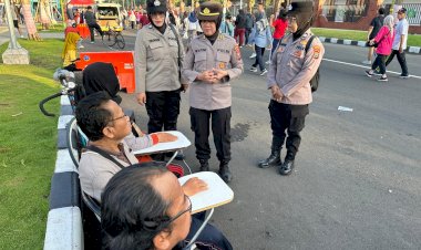 Polwan-Polresta-Sidoarjo-Amankan-Car-Free-Day-Alun-alun