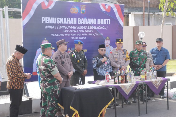 Sepanjang Bulan Ramadhan Polres Blitar Sita dan Musnahkan Ribuan Botol Miras