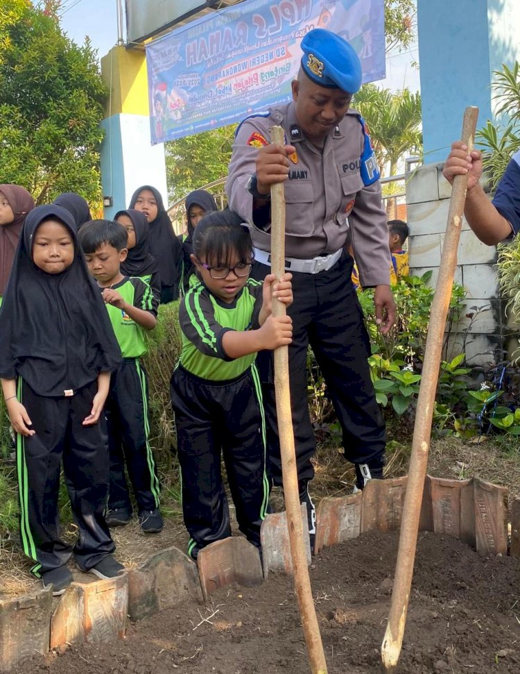 Polisi Edukasi Siswa SD tentang Ketahanan Pangan Lewat Penanaman Sayuran