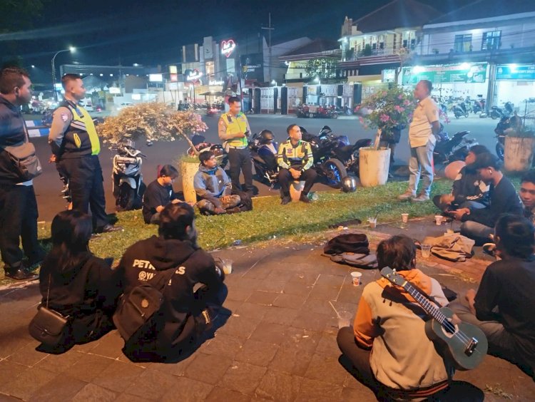 Polantas Menyapa : Polres Jember Ajak Komunitas Motor Jadi Pelopor Tertib Berlalu Lintas
