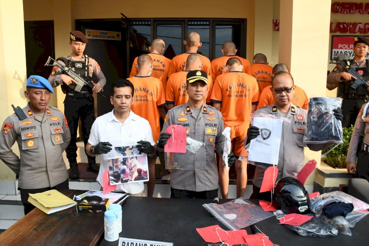 Polisi Berhasil Amankan 91 Orang Diduga Pelaku Kerusuhan dan Pengrusakan di DPRD Kota Madiun