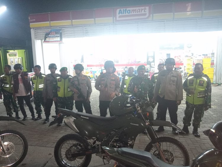 Wujudkan Kamtibmas Kondusif di Kecamatan Krembung dengan Patroli Bersama