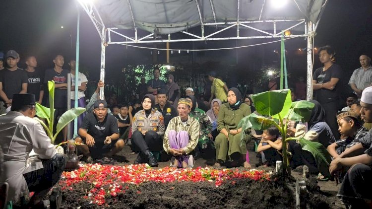Kapolsek Sedati Ikuti Pemakaman Santri Al Khoziny Asal Desa Pulungan