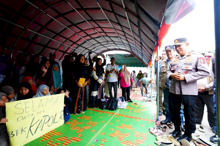 Tinjau Pengungsian di Aceh Tengah, Kapolri Tekankan Percepatan Perbaikan Akses hingga Distribusi Bantuan